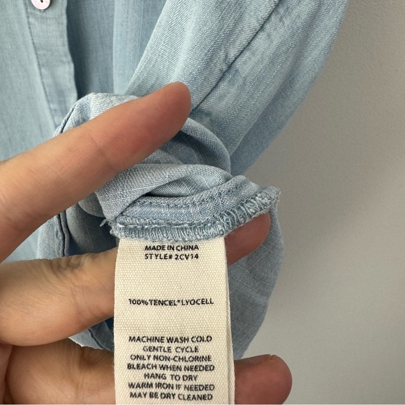 Soft Surroundings Je Veux Tencel Button Down Shirt Size Medium Chambray - Picture 7 of 8